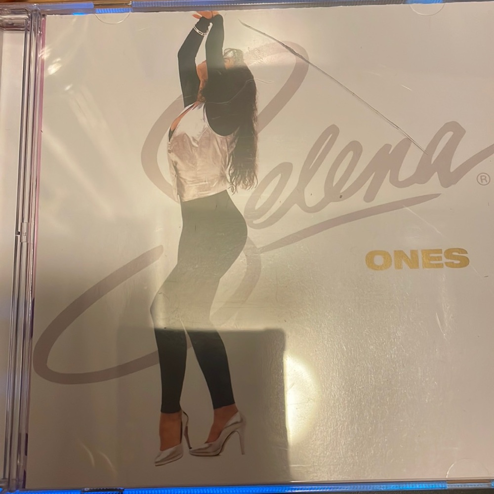 Selena ones